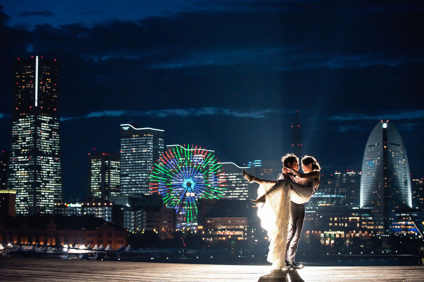 ロマンチックなみなとみらいの夜景と撮るフォトウェディング